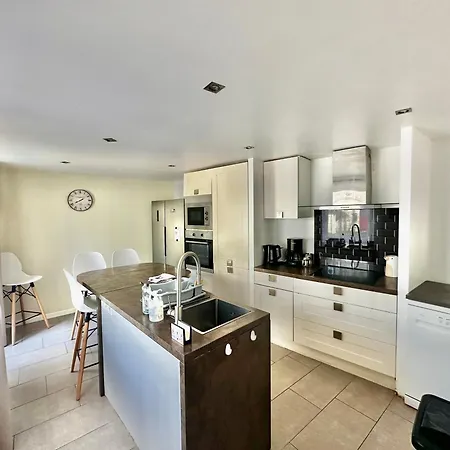 Halte Lutine - Maison Chaleureuse En Pierres بيت للعطل